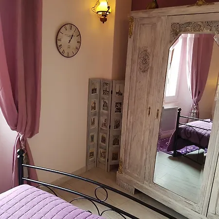 Pres Castel Grimaldi Apartment