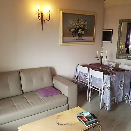 Pres Castel Grimaldi Apartment *