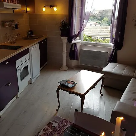 Pres Castel Grimaldi Apartment *