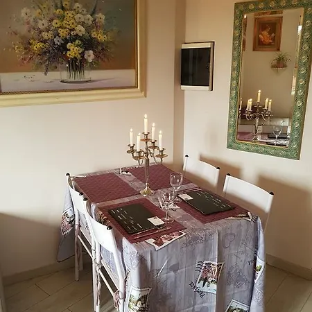 Pres Castel Grimaldi Apartment