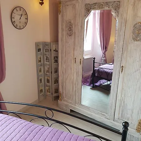 Pres Castel Grimaldi Apartment *