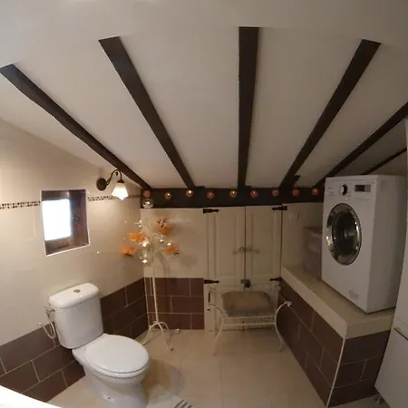 Pres Castel Grimaldi Apartment *