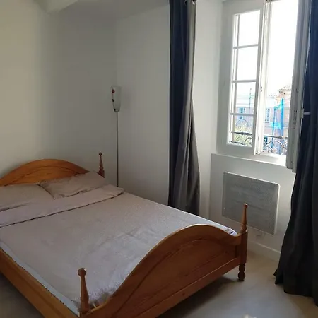Pres Castel Grimaldi Apartment